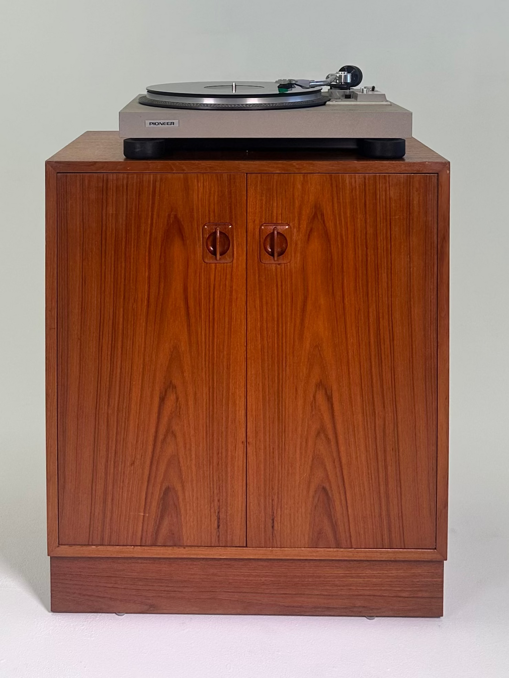 DANISH TEAK CABINET IN THE STYLE OF PETER HVIDT