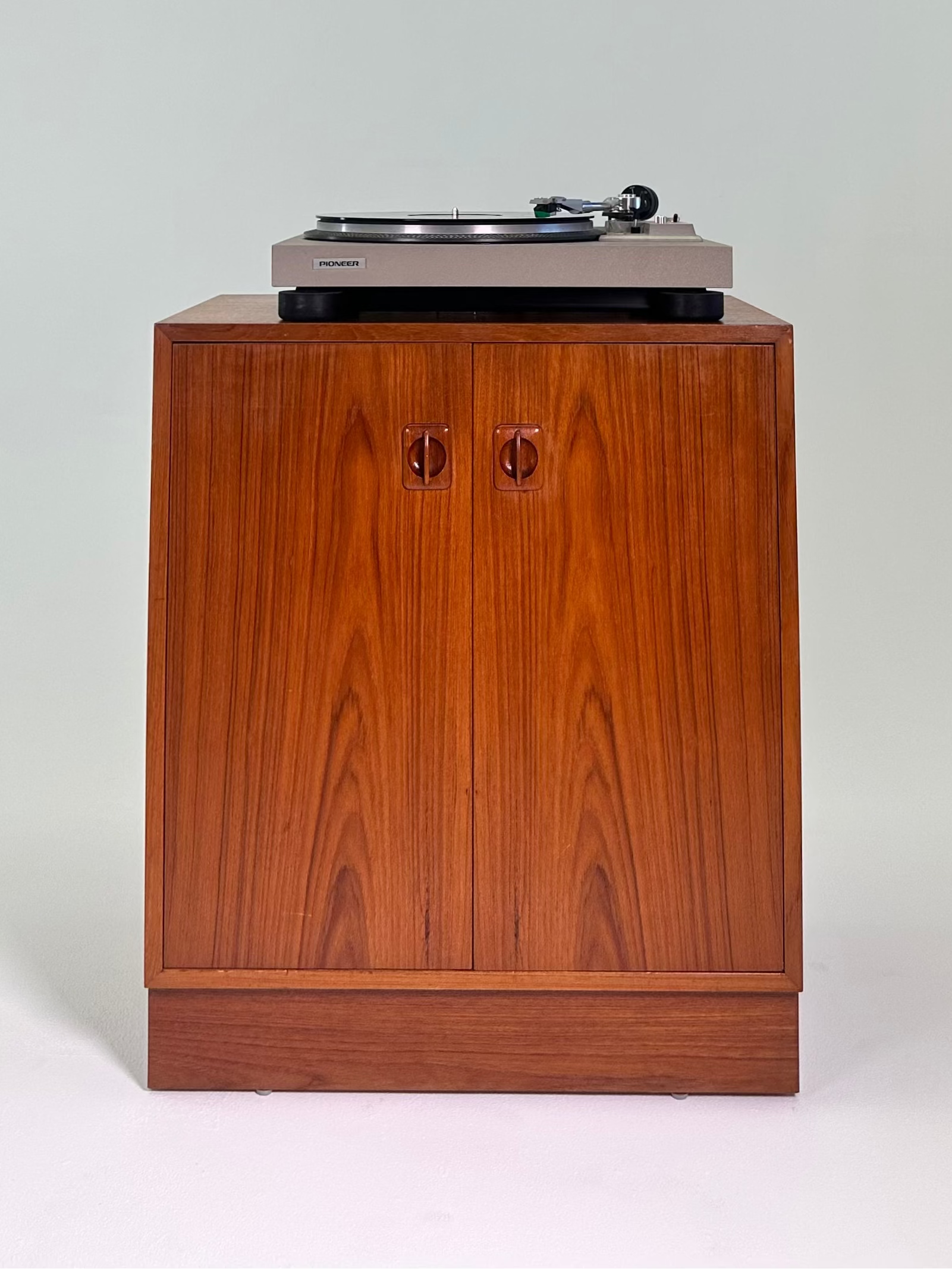 DANISH TEAK CABINET IN THE STYLE OF PETER HVIDT