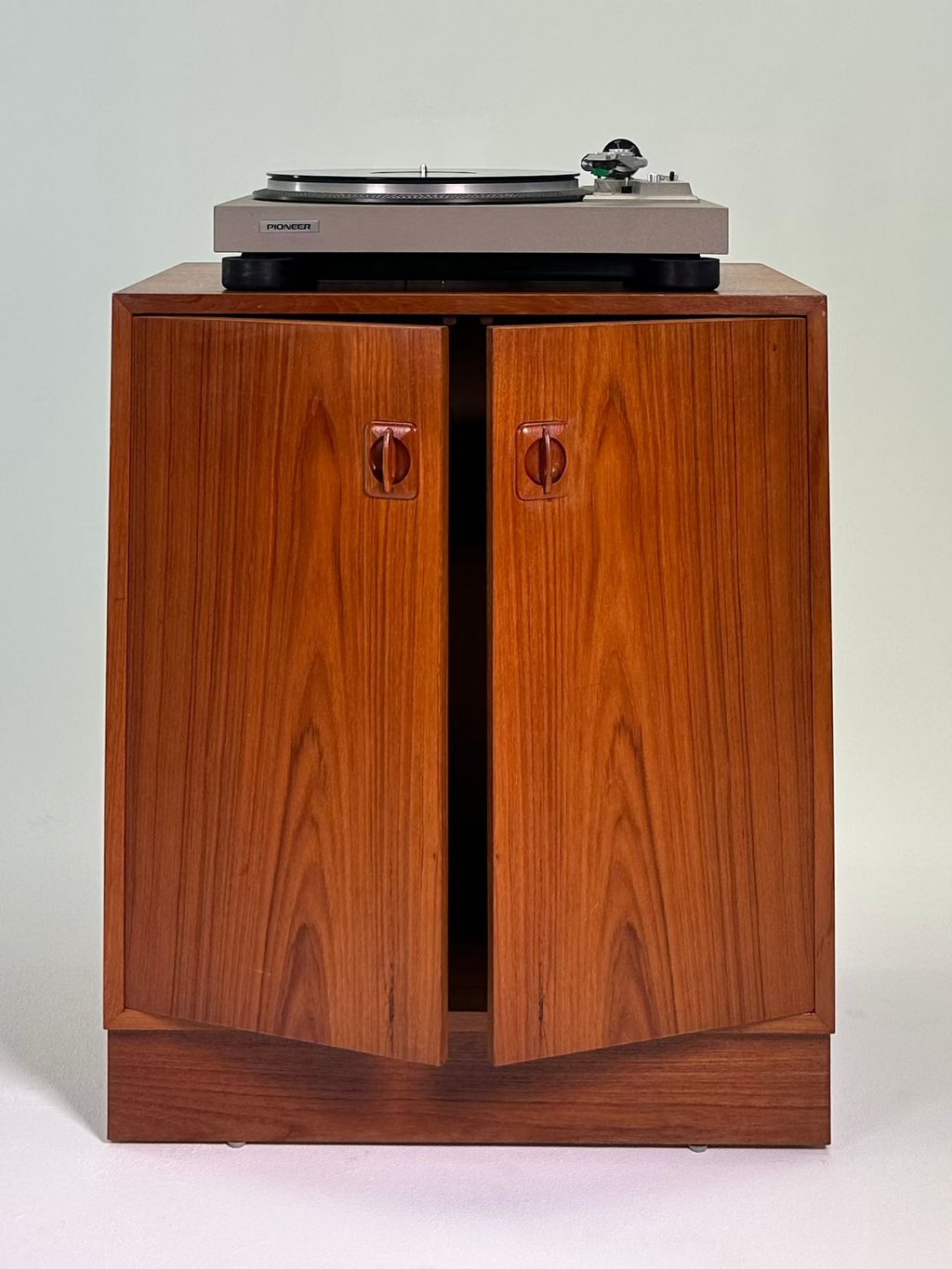 DANISH TEAK CABINET IN THE STYLE OF PETER HVIDT