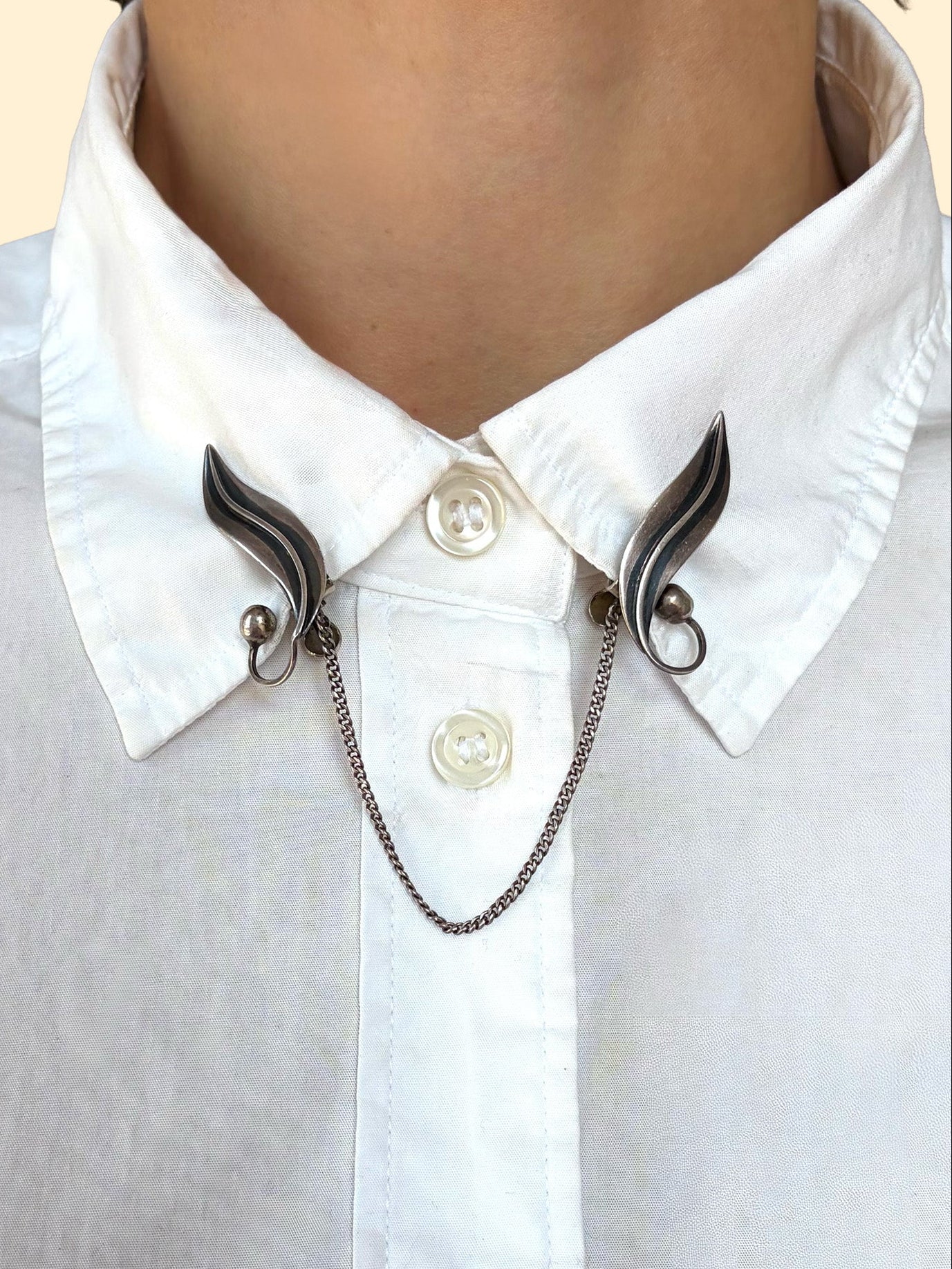 VINTAGE MEXICAN SILVER COLLAR CLIP (c. 1950's)